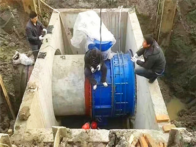 廣（guǎng）西柳林城市地下管道係統工程安裝伸縮器現場.jpg
